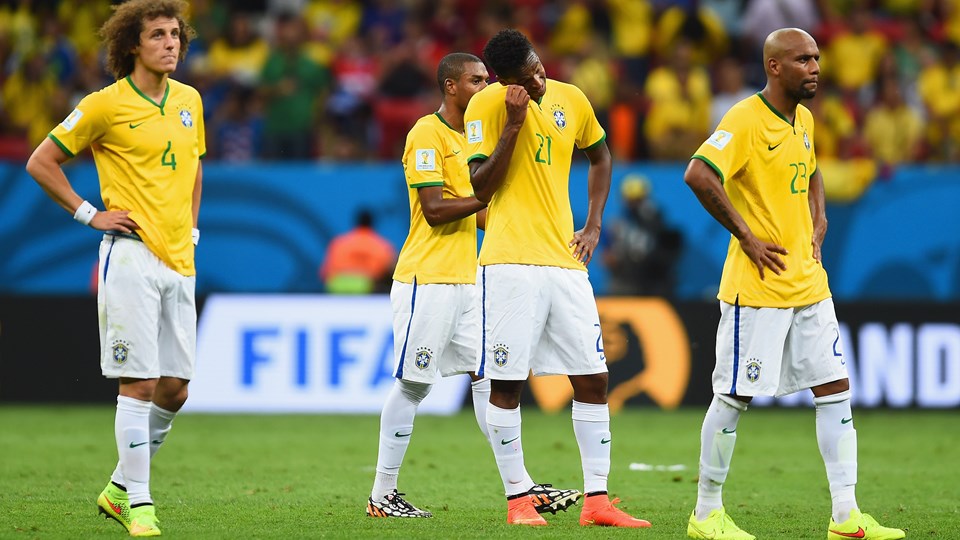 دیوید لوئیز - مایکون|حسرت بازیکنان برزیل بعد از دریافت گل سوم از هلند.