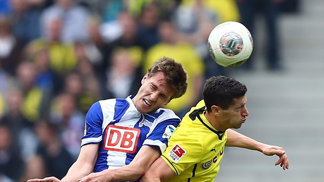 سباستین لانگ کمپ - لواندوفسکی|تلاش بازیکنان هرتا برای مقابله با رابرت لواندوفسکی