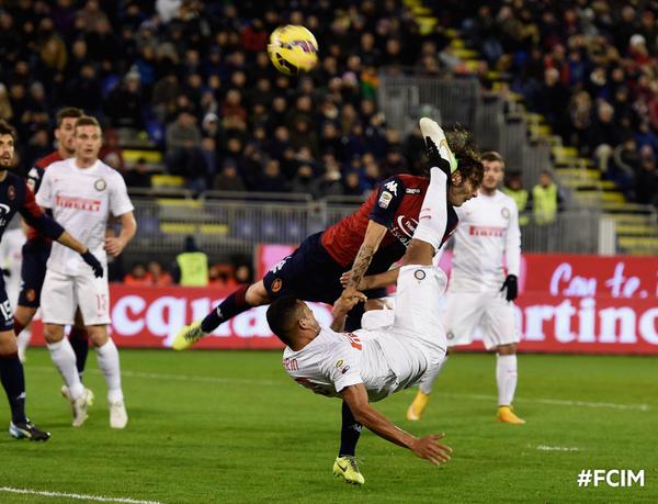 برگردون زیبای بازیکن اینتر|کالیاری 1 - 2 اینترمیلان /  سری آ