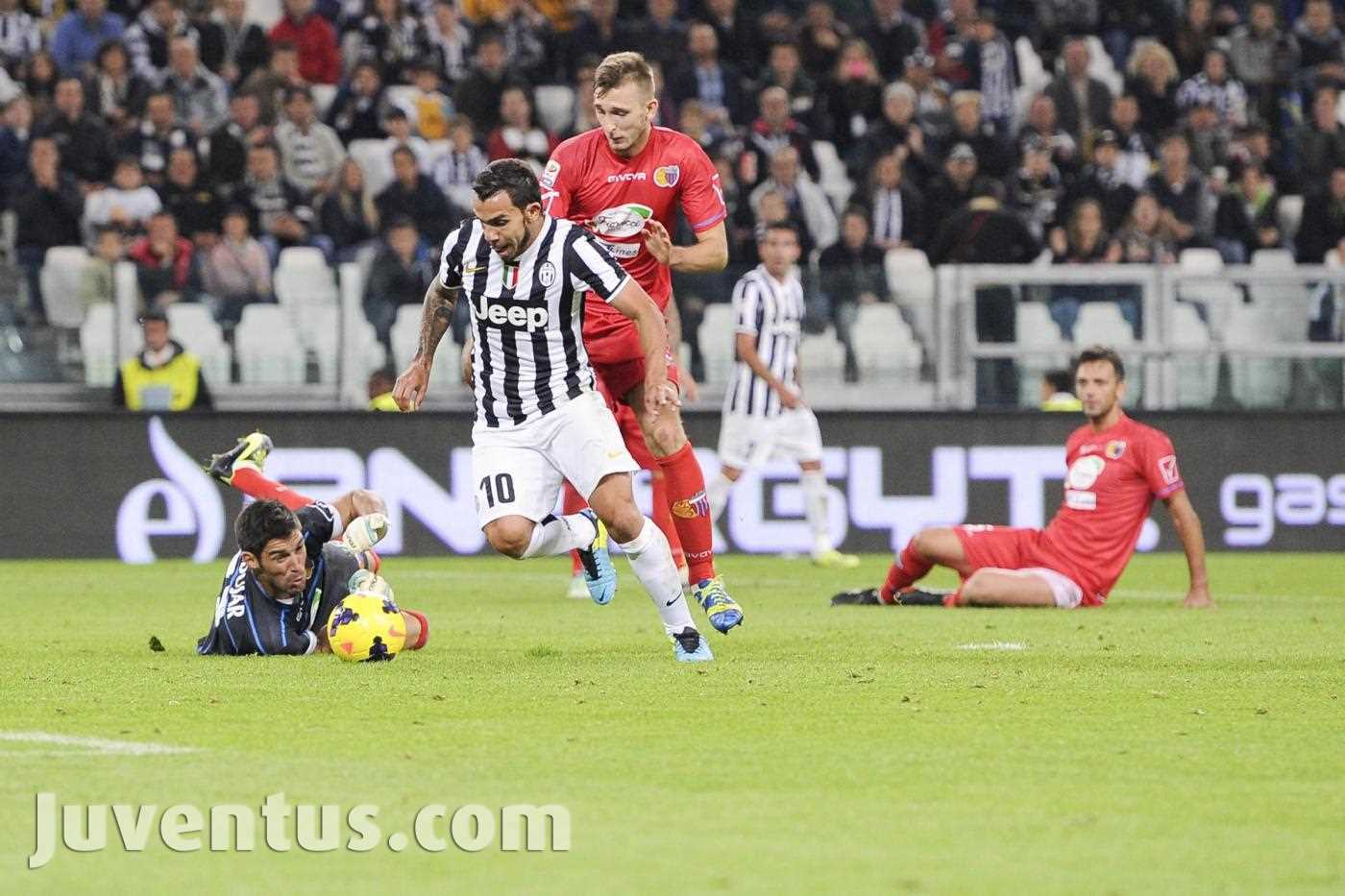 یوونتوس 4-0 کاتانیا / هفته ی دهم|یوونتوس با اقتدار کاتانیا را از پیش رو برداشت.