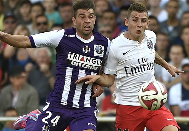 برخورد دو بازیکن در میانه میدان|تولوز 1 - 1 پاریس‌سن‌ژرمن/ لوشامپیونه