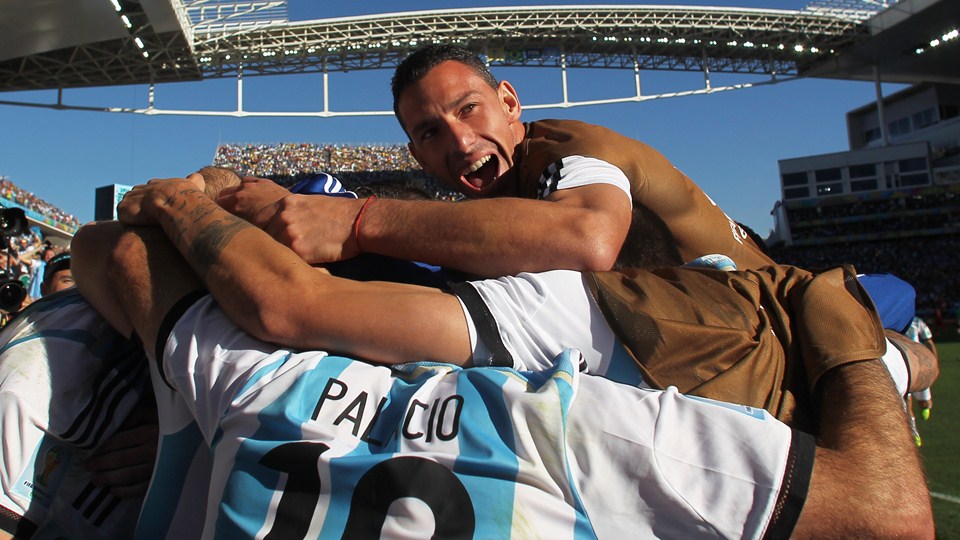 آنخل دی ماریا|جشن مهاجم تیم ملی آرژانتین ، آنخل دی ماریا بعد از باز کردن دروازه سوئیس در دقایق پایانی بازی.