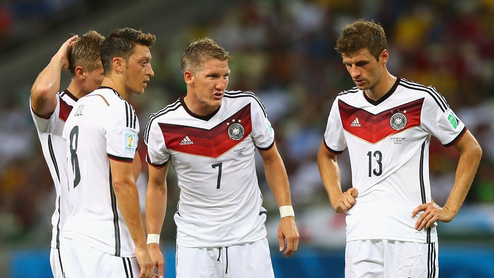 مسوت اوزیل - شوانشتایگر - مولر|سه ستاره تیم ملی آلمان ، مسوت اوزیل ، شوان اشتایگر  و مولر در یک قاب .