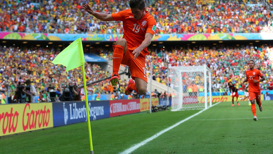 کلاس یان هونته لار|خوشحالی کلاس یان هونته لار ، مهاجم هلند بعد از گلزنی مقابل مکزیک.