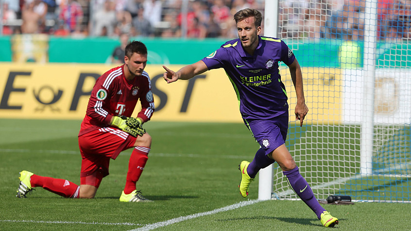 شادی بازیکن ناتینگِن|ناتینگِن 1 - 3 بایرن مونیخ / جام حذفی آلمان