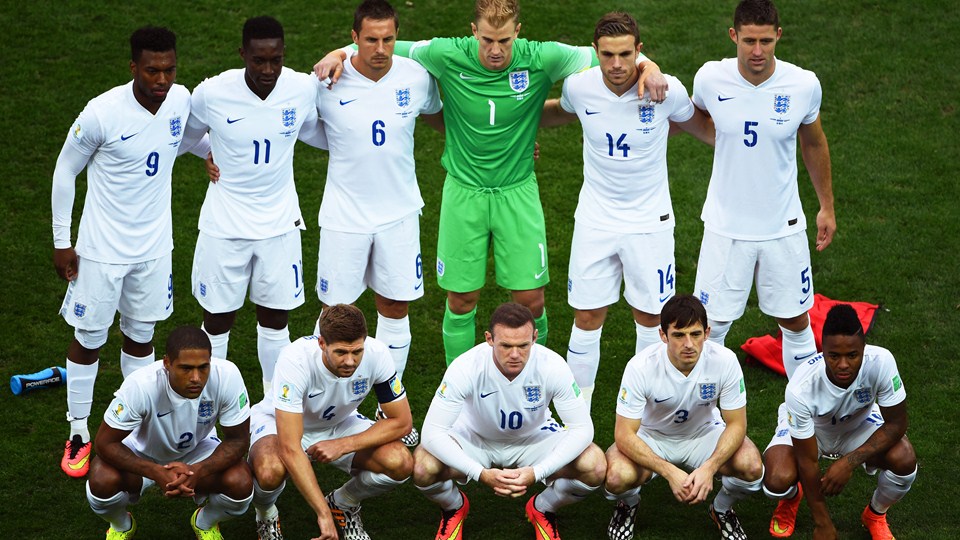 انگلستان|بازیکنان تیم ملی انگلستان در مقابل اروگوئه .