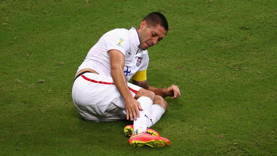 کلینت دمپسی|ناراحتی کلینت دمسی بعد از برخورد با بازیکن پرتغال .