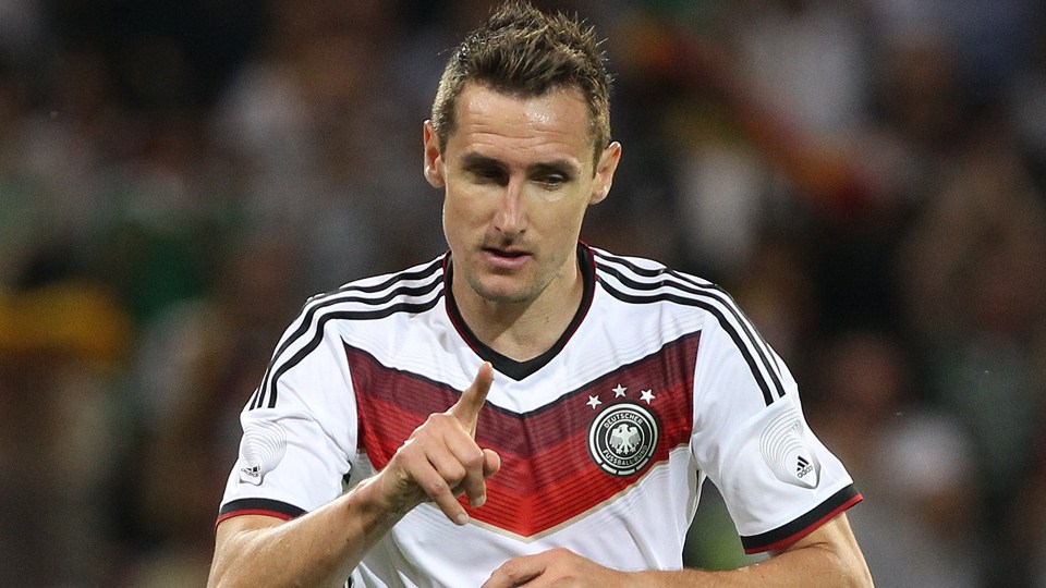 ميروسلاو كلوزه|شادمانی بازیکن کهنه کار و گلزن آلمان میروسلاو کلوزه بعد از باز کردن دروازه حریف.