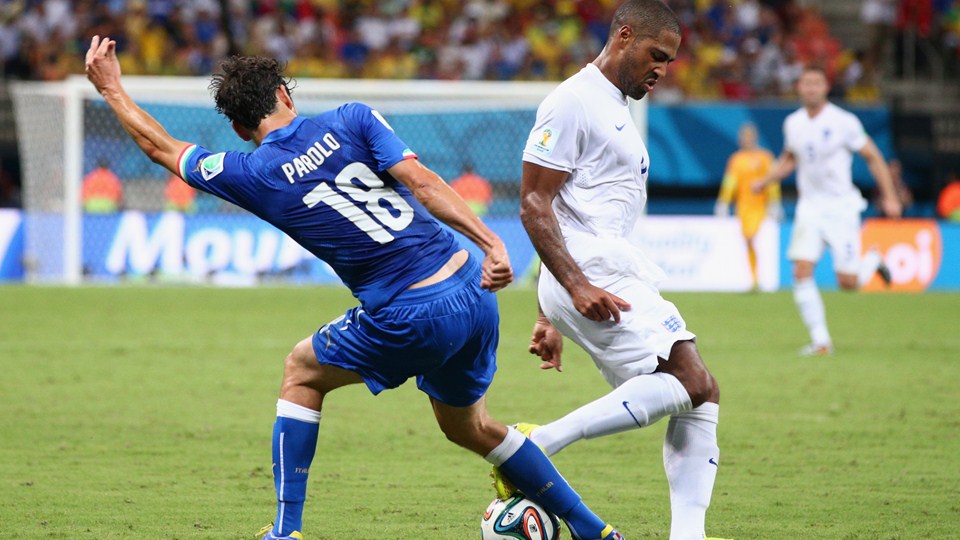 گِلِن جانسون - ماركو پارولو|درگیری بین مدافع انگلستان گلن جانسون  و مارکو پارولو بازیکن ایتالیا .