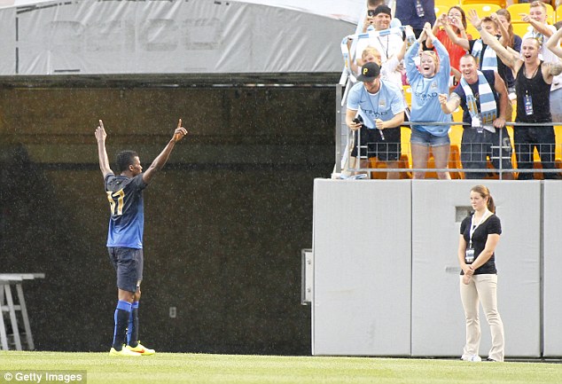 کِلِچی ایهاناچو|خوشحالی کِلِچی ایهاناچو ، بعد از گلزنی مقابل میلان.