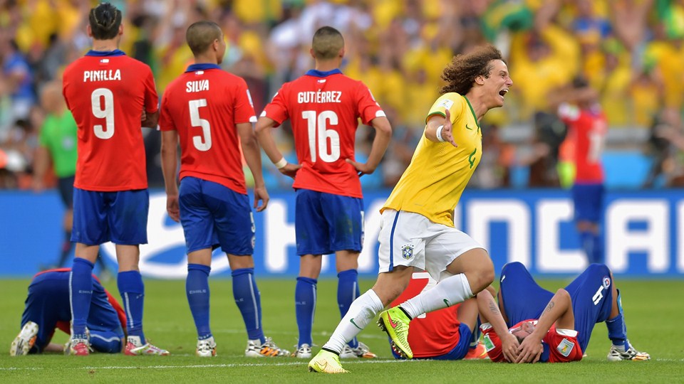 دیوید لوئیز|خوشحالی دیوید لوئیز بعد از باز کردن دروازه شیلی.