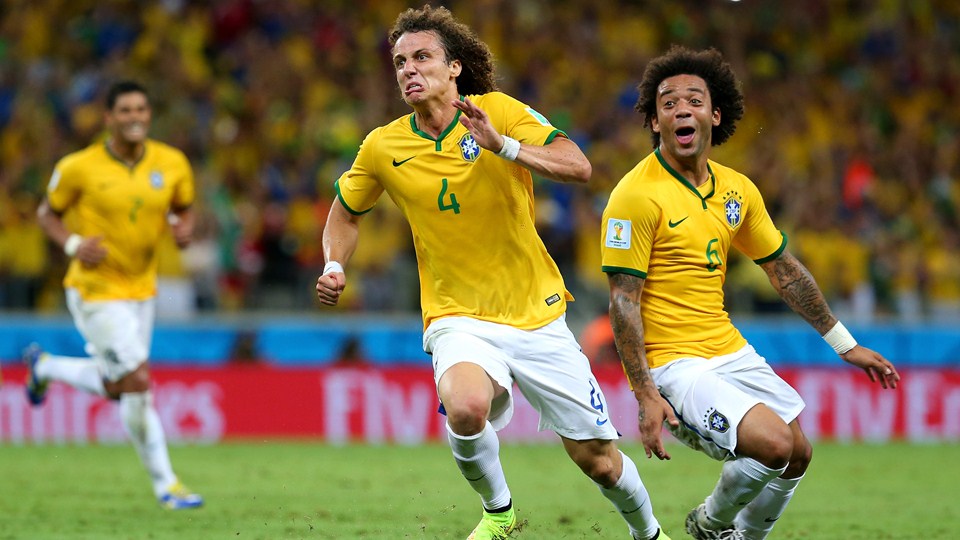 دیوید لوئیز|جشن دیوید لوئیز بعد از گلزنی مقابل تیم کلمبیا.