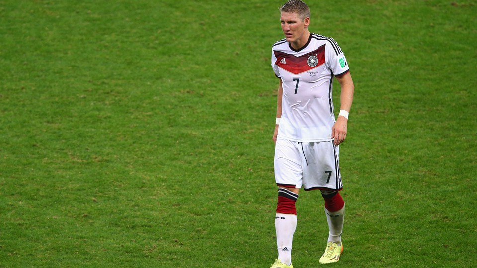 باشتین شوانشتایگر|عکس العمل باشتین شوانشتایگر هافبک تیم ملی آلمان در جریان بازی مقابل الجزایر.