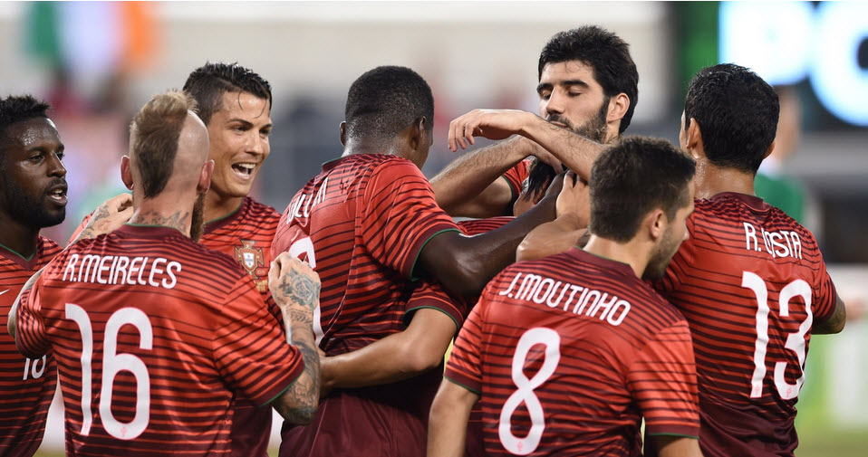 تیم ملی پرتغال|شادمانی بازیکنان تیم ملی پرتغال بعد از باز کردن دروازه ایرلند.