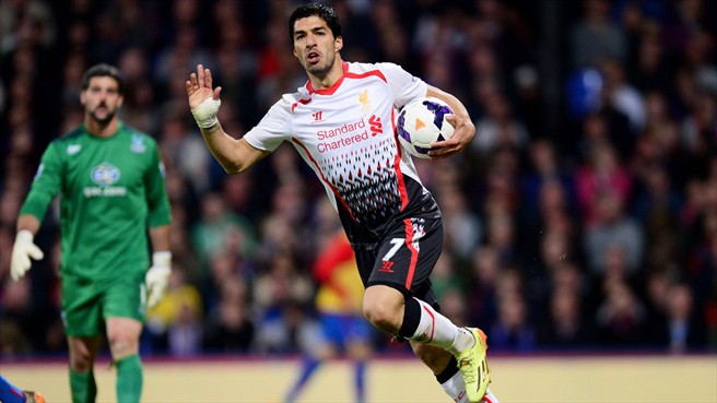 لوئیس سوارز|خوشحالی مهاجم گلزن لیورپول ، سوارز بعد از زدن گل سوم تیمش.