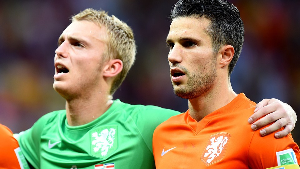 روبن فن پرسی - جاسپر سیلسن|روبن فن پرسی و جاسپر سیلسن از هلند ، در حال خواندن سرود ملی.