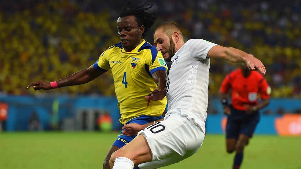 کریم بنزما - پارادز|تقابل لپارادز ، بازیکن اکوادور در مقابل کریم بنزما.