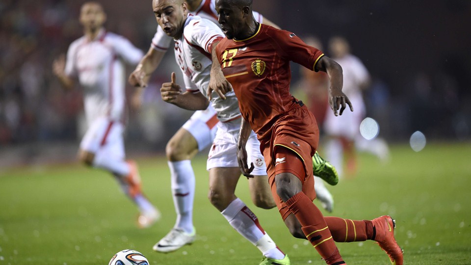 آیمن عبدالنور|تلاش آبدنور برای بسته نگه داشن دروازه شان.