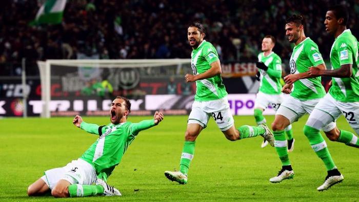 شادی بازیکن وولفسبورگ|وولفسبورگ 4 - 1 بایرن مونیخ