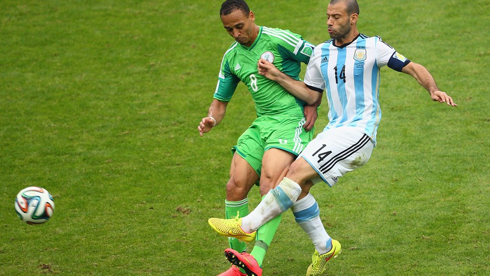 ماسکرانو - اودموینگی|تقابل ماسکرانو ، بازیکن آرژانتین با اودموینگی از نیجریه.