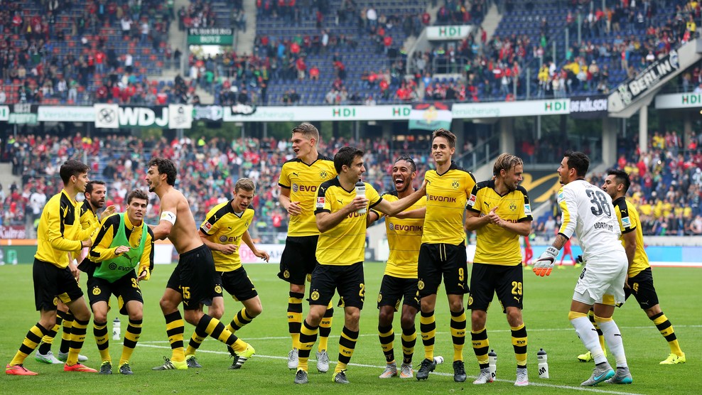 شادی بازیکنان دورتموند|هانوفر 2 - 4 بوروسيا دورتموند / بوندسلیگا