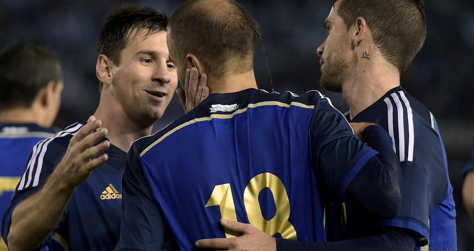 رودریگو سباستین پالاسیو - مسی|شادمانی بازیکنان آرزانتین بعد از گلزنی مقابل ترینداد و توباگو.