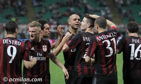 شادی بازیکنان میلان|میلان 2 - 1 رم / سری آ