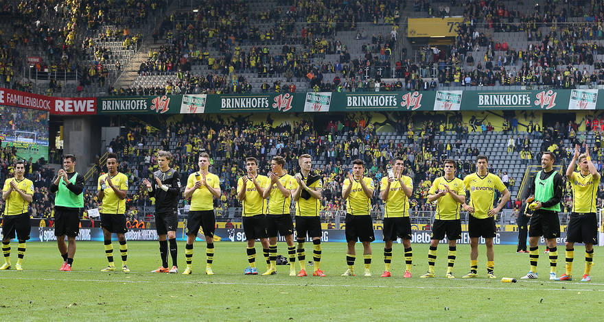 بوروسيا دورتموند|سکوت بازیکنان قبل از بازی به احترام درگذشت ویلانوا