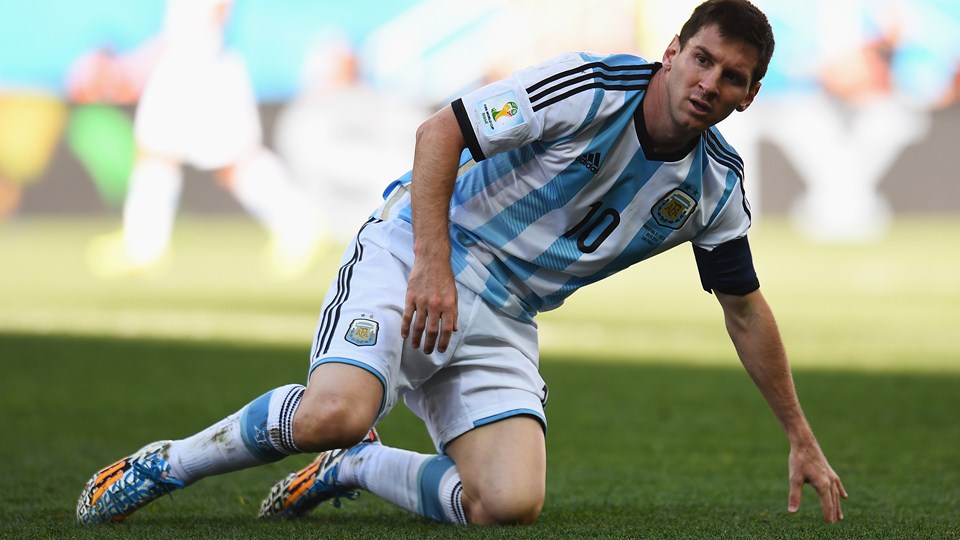 لیونل مسی|عکس العمل لیونل مسی در جریان بازی مقابل سوئیس.