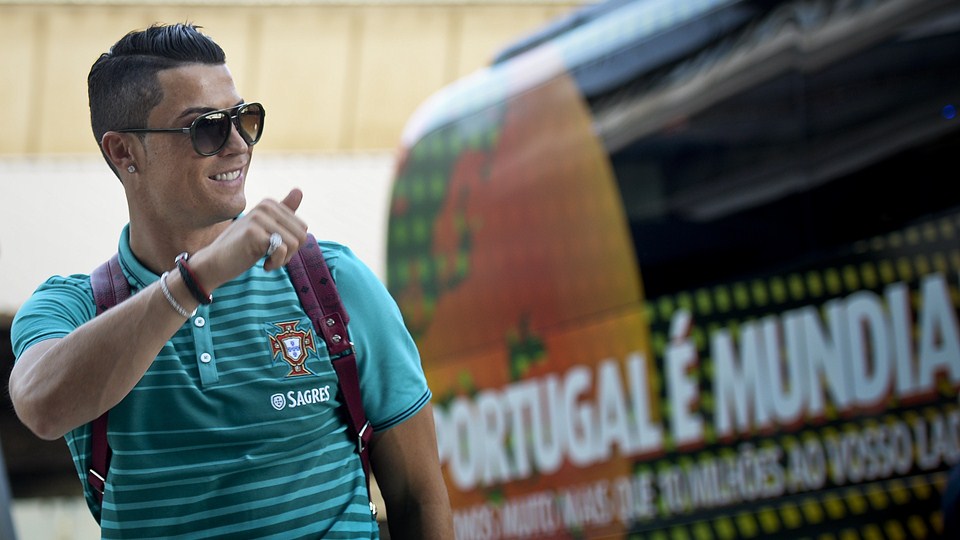 کریستیانو رونالدو|کریس رونالدو از طرفدارانش استقبال گرمی کرد وقتی به فرودگاه رسید