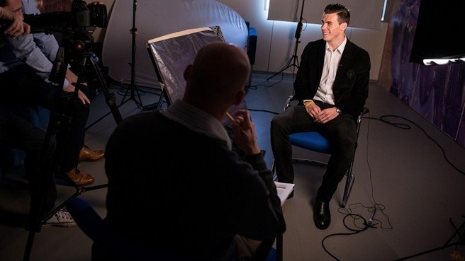 گرت بیل|گرت بیل، هافبک باشگاه رئال مادرید برای مصاحبه با سایت UEFA.com پیش از دیدار فینال لیگ قهرمانان اروپا آماده می شود.