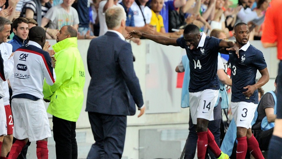 بلیز ماتودی|جشن بلیز ماتودی هافبک فرانسه بعد از باز کردن دروازه جاماییکا.