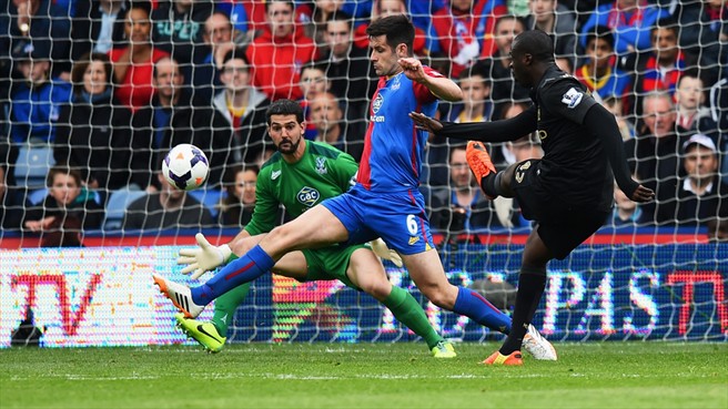 یحیی توره|صحنه ی باز شدن دروازه کریستال پالاس توسط یایا توره