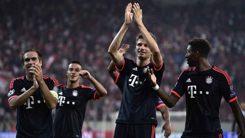 شادی بازیکنان بایرن|المپیاکوس 0 - 3 بایرن مونیخ / لیگ قهرمانان