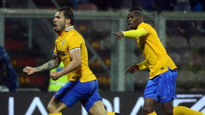 کارلوس آلبرتو توز - پوگبا|جشن پوگبا به خاطر گلزنی توز