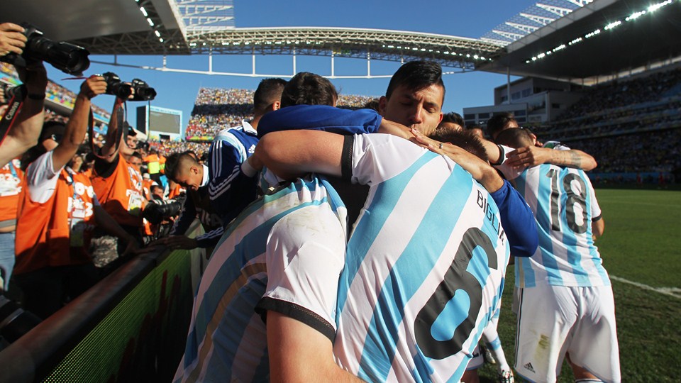 آنخل دی ماریا|جشن مهاجم تیم ملی آرژانتین ، آنخل دی ماریا بعد از باز کردن دروازه سوئیس در دقایق پایانی بازی.