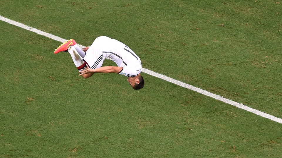 ميروسلاو كلوزه|پشتک واروی میروسلاو کلوزه بعد از زدن گل دوم تیمش برابر غنا .