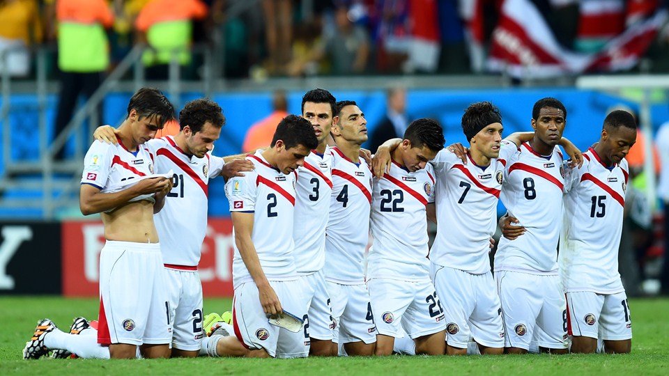 کاستاریکا|بازیکنان تیم ملی کاستاریکا آماده برای ضربات پنالتی.