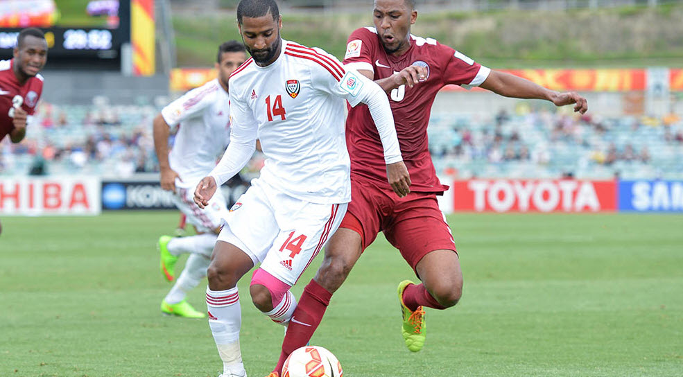 تقابل دو بازیکن بر سر توپ|امارات 4 - 1 قطر / جام ملت های آسیا 2015