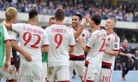شادمانی بازیکنان میلان|ورونا ۱ - 3 آث میلان / سری آ