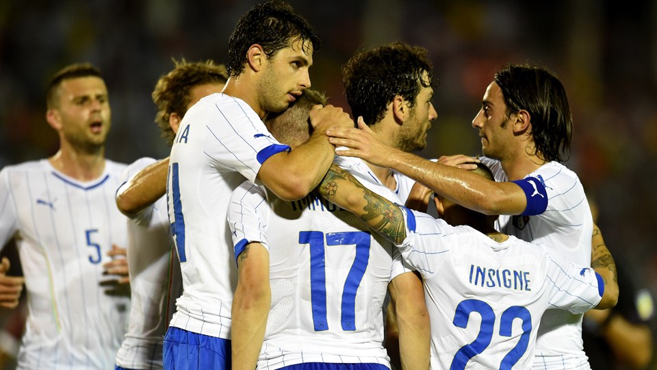 چیرو ایموبیلِ|جشن بازیکنان ایتالیا بعد از باز کردن دروازه فلومیننزه.