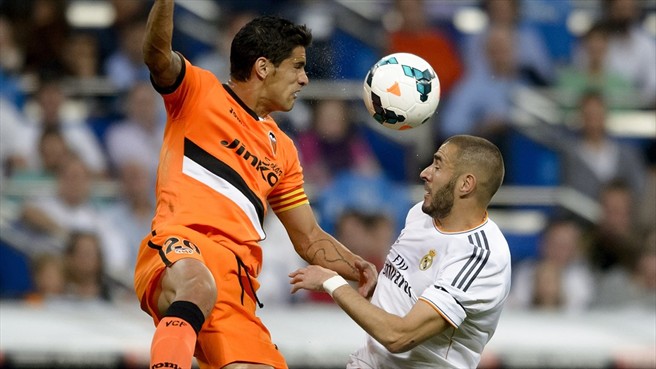 دانيل پارجو - کریم بنزما|تقابل بنزما پارخو برای گرفتن توپ