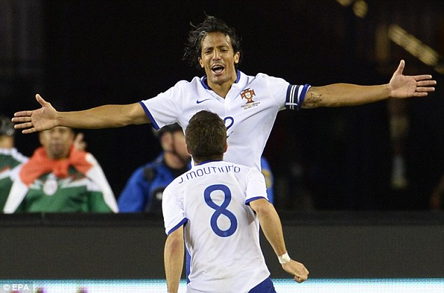 برونو ادواردو ریگوف آلوٍز|شادمانی برونو آلوز بعد از گلزنی مقابل مکزیم.