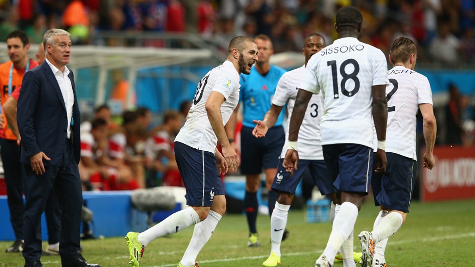 کریم بنزما|شادمانی شدید کریم بنزما، مهاجم فرصت طلب فرانسه بعد از گلزنی مقابل تیم ملی سوئیس .