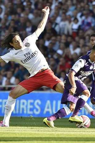 برخورد دو بازیکن در میانه میدان|تولوز 1 - 1 پاریس‌سن‌ژرمن/ لوشامپیونه