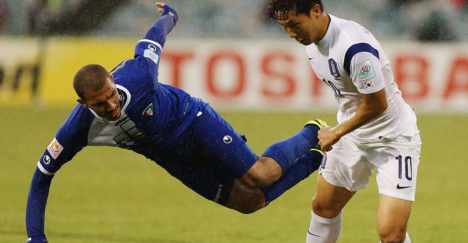 تقابل دو بازیکن|کویت 0 - 1 کره جنوبی / جام ملت های آسیا