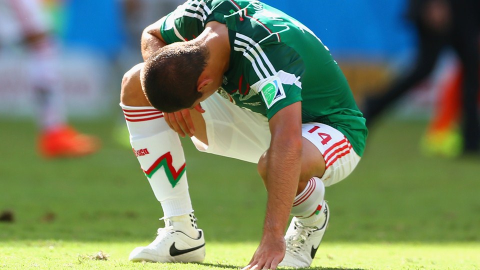 چیچاریتو|حسرت چیجاریتو مهاجم تیم ملی مکزیک بعد از حذف شدن تیمش در دقایق پایانی.