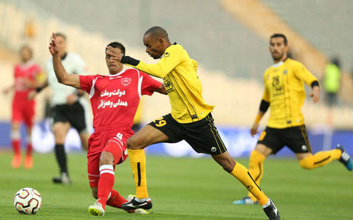 تکل بازیکن پرسپولیس|پرسپولیس تهران 1 - 2 سپاهان اصفهان / لیگ ایران