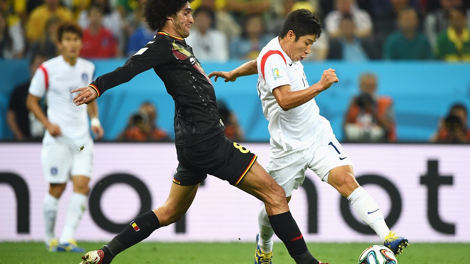 مروان فلااینی|تقابل مروان فلااینی ، بازیکن تیم ملی بلژیک بازیکن کره بر سر گرفتن توپ.