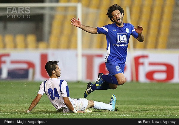 پژمان نوری|خطای شدید بازیکن ملوان روی پای پژمان نوری از استقلال.